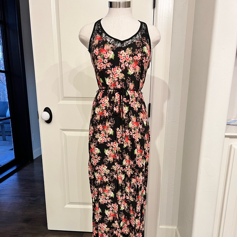 Floral maxi dress (Size Small)